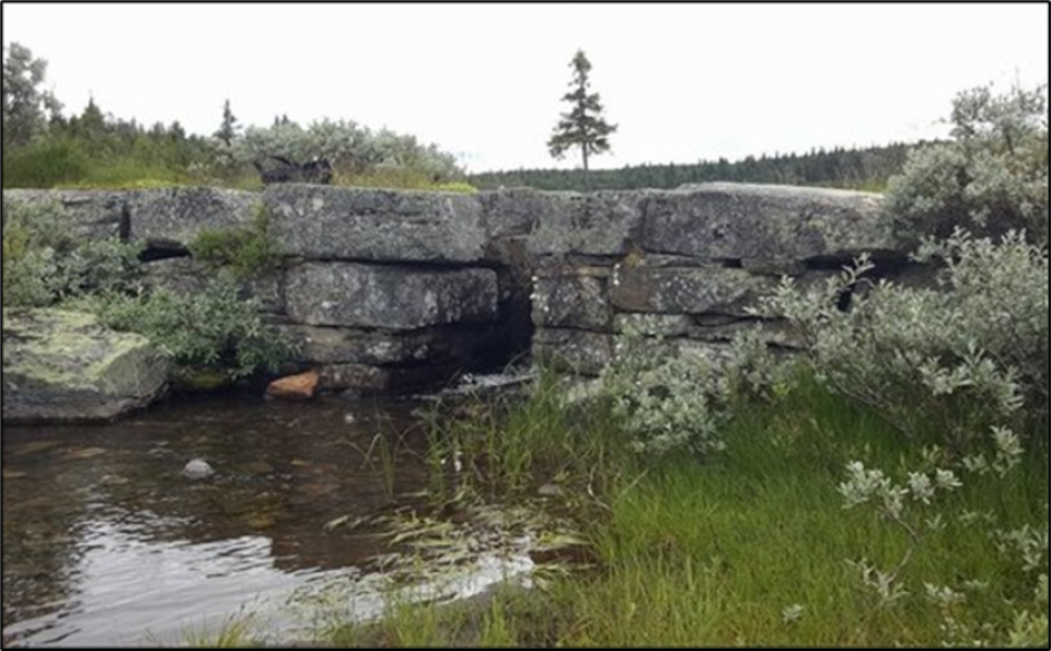 The existing old dam at Lake Svintjønna. The measures will increase the dam height by ca. 0.5 m and establish a new gate and threshold, with automatic monitoring of the lake level.